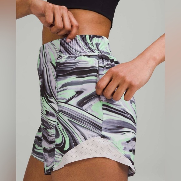 Lululemon Hotty Hot High-Rise Short 4" *Special Edition - Picture 5 of 6